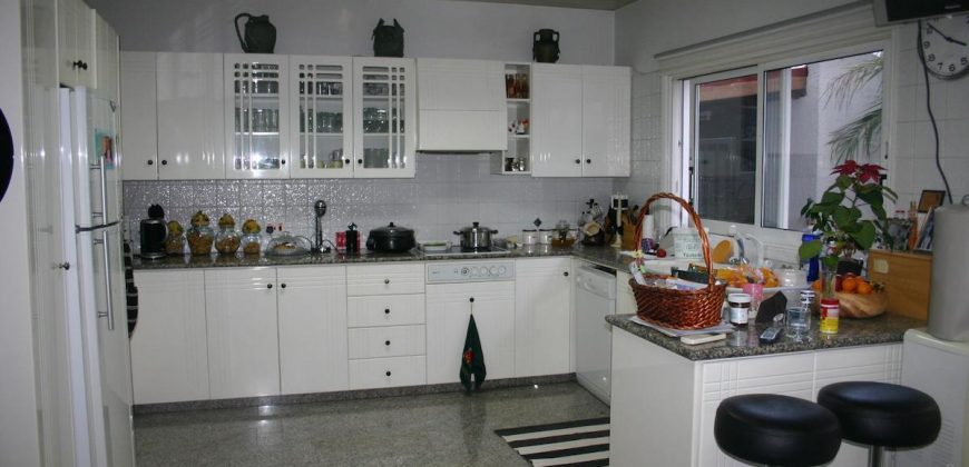 4 Bedroom Detached house for sale in Strovolos, Nicosia