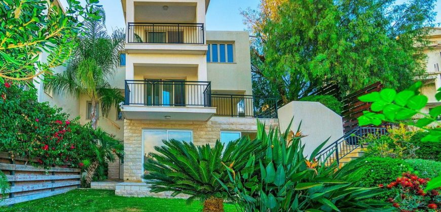 4 Bedroom Detached house for sale in Peyia, Paphos